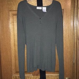 Heavy long sleeve shirt with buttons
